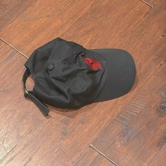 PORTLAND TRAIL BLAZERS Moda Black Cap with Red Logo - Picture 7 of 8